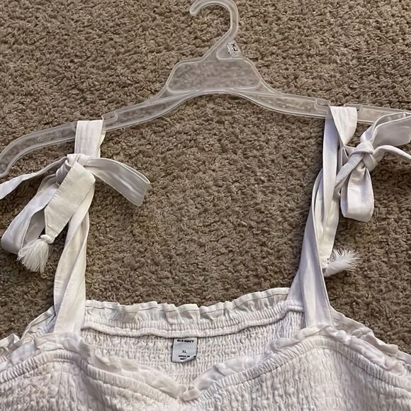 Old Navy Smocked Linen Blend Swing Top - Picture 8 of 9